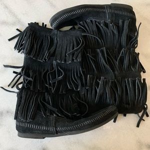 Minnetonka black fringe boots